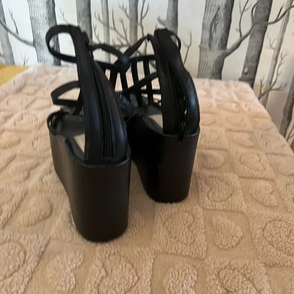 Jeffrey Campbell Black Strappy Platform Sandals - Picture 4 of 6